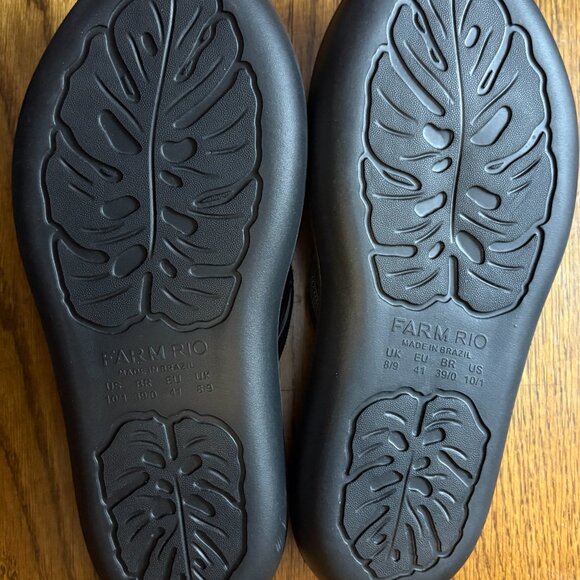 NWOT FARM Rio black floral flip flops - Picture 3 of 3